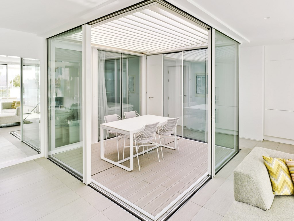 Glass box room Cortizo sliding doors